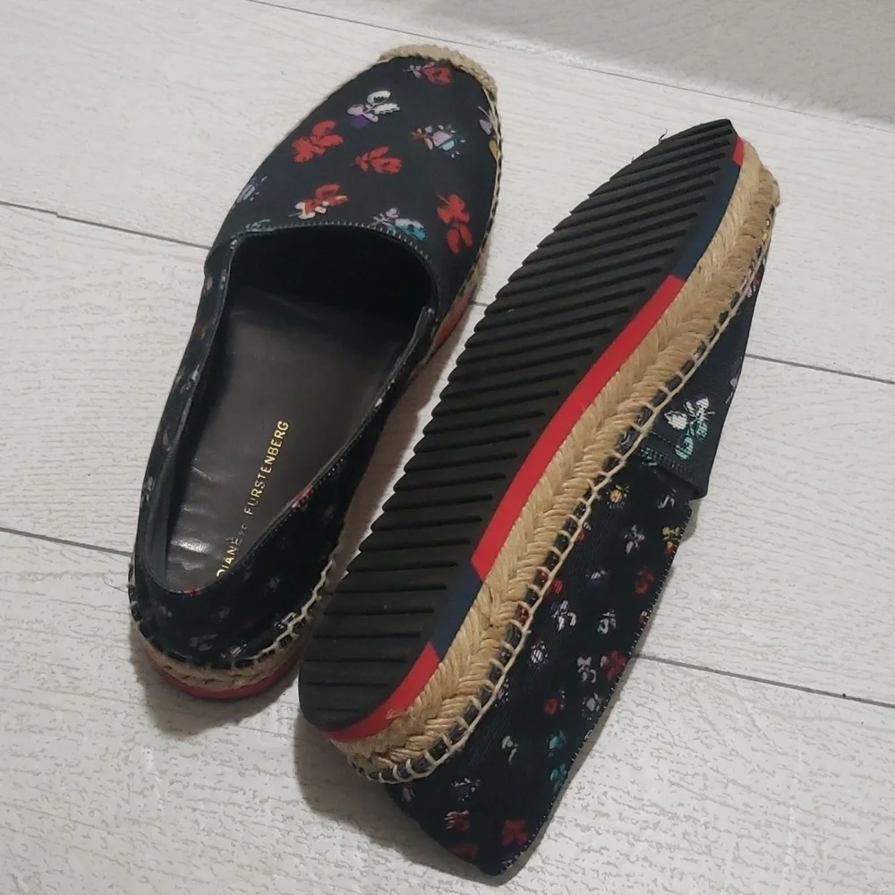 Diane Von Furstenberg 8 black canvas floral loafers espadrilles platforms